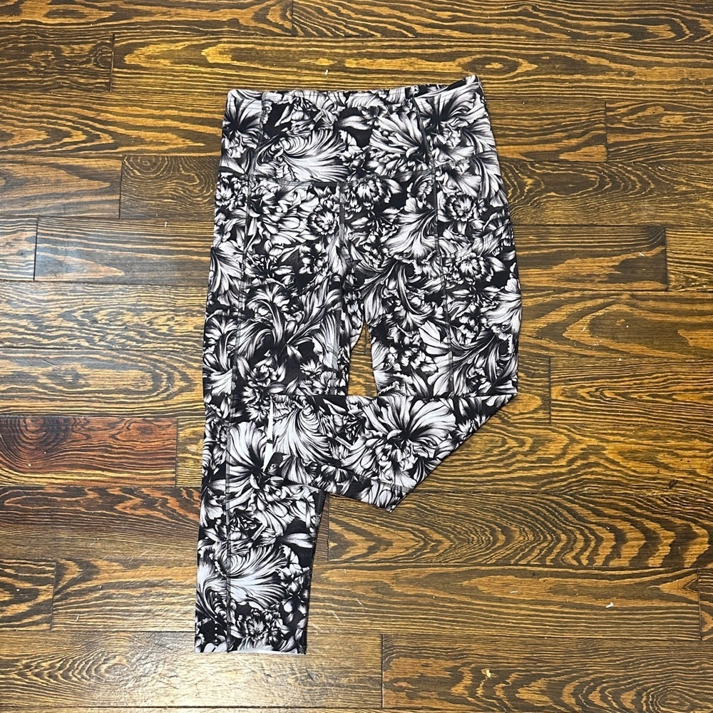 Lululemon Floral Black and White Cropped Leggings